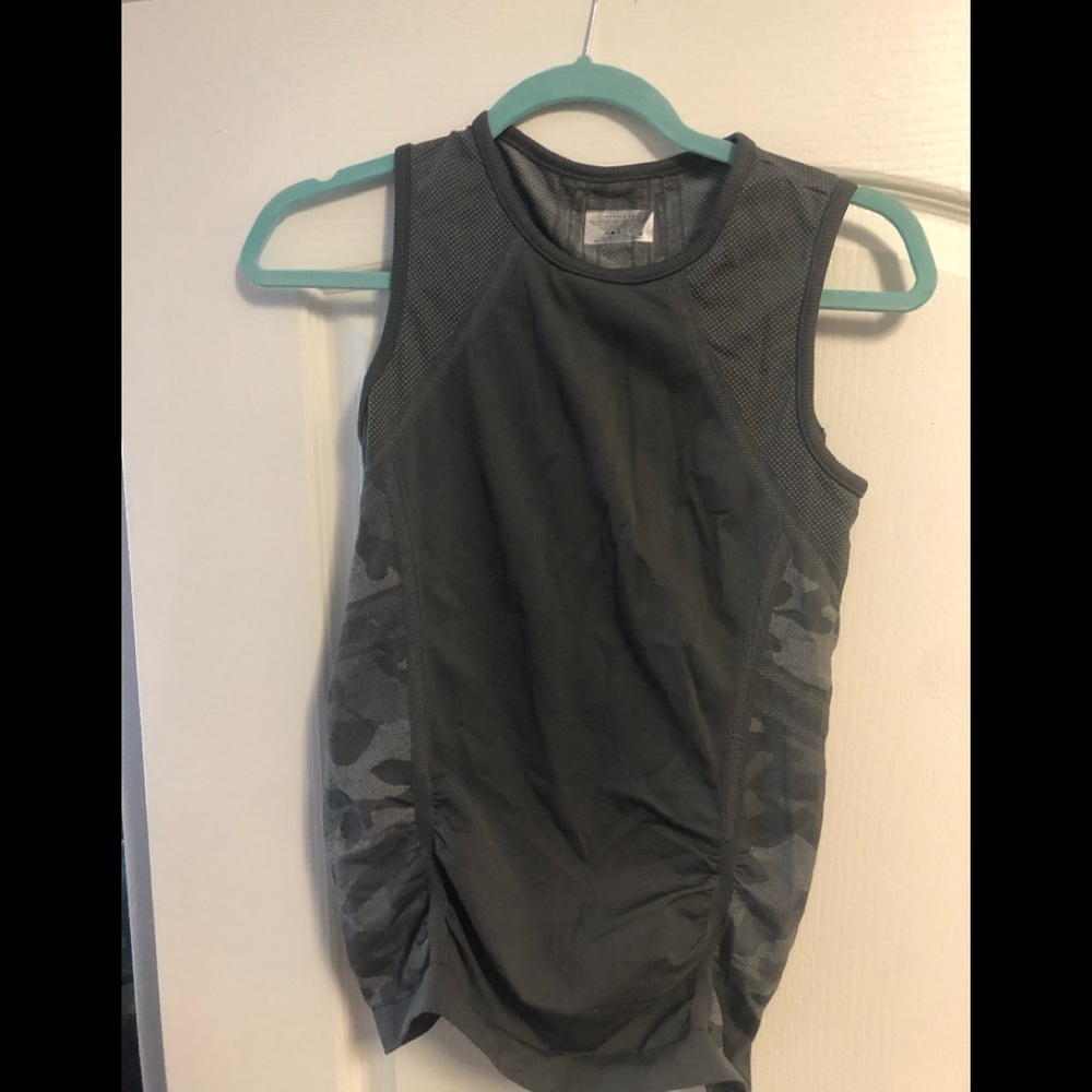 Athlete sleeveless workout top, w/Camo detail